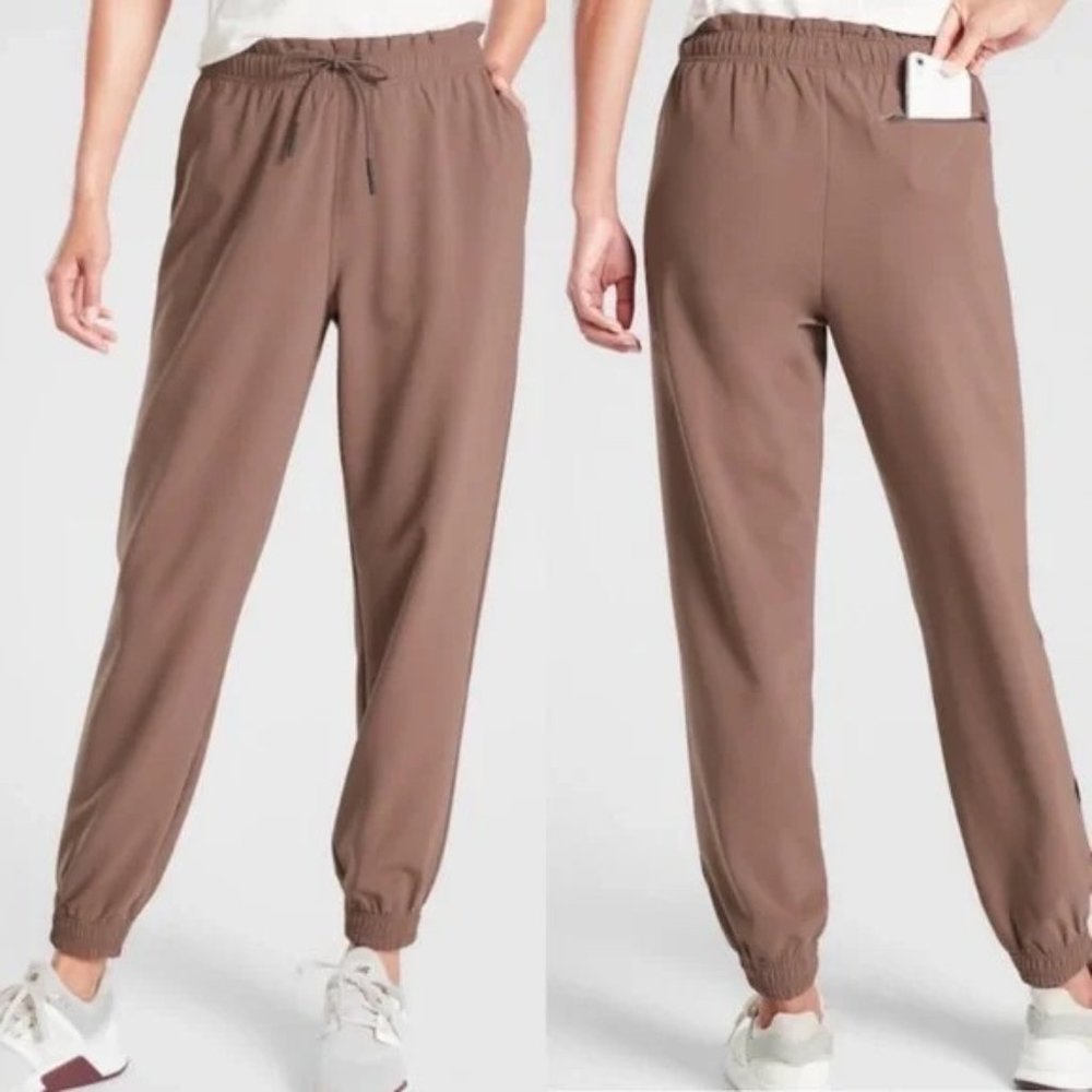 EUC Athleta Metropolis Jogger - Sz 8 - Mineral Brown